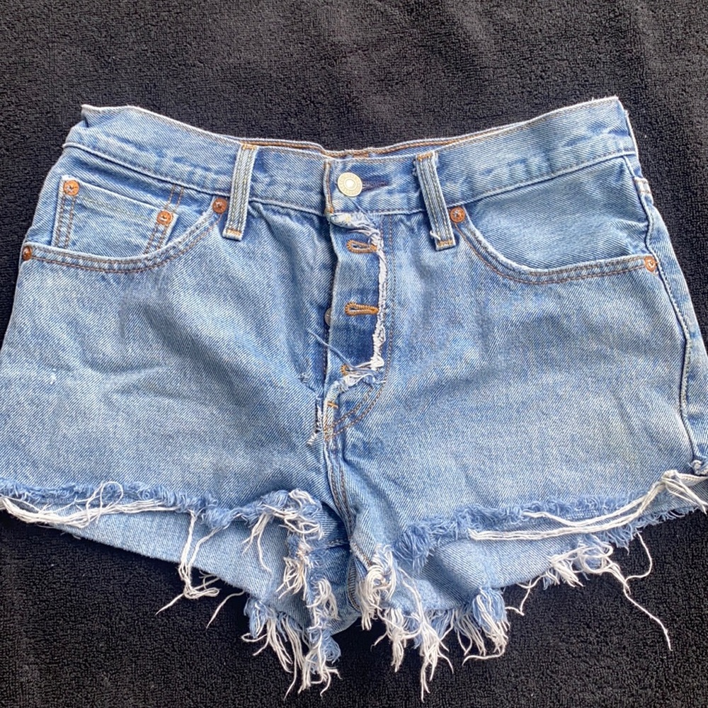 Levi’s cropped denim shorts